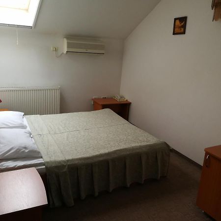 Hotel Lotus Arad Ngoại thất bức ảnh
