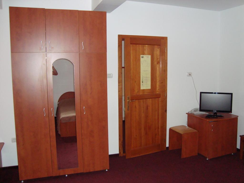 Hotel Lotus Arad Ngoại thất bức ảnh