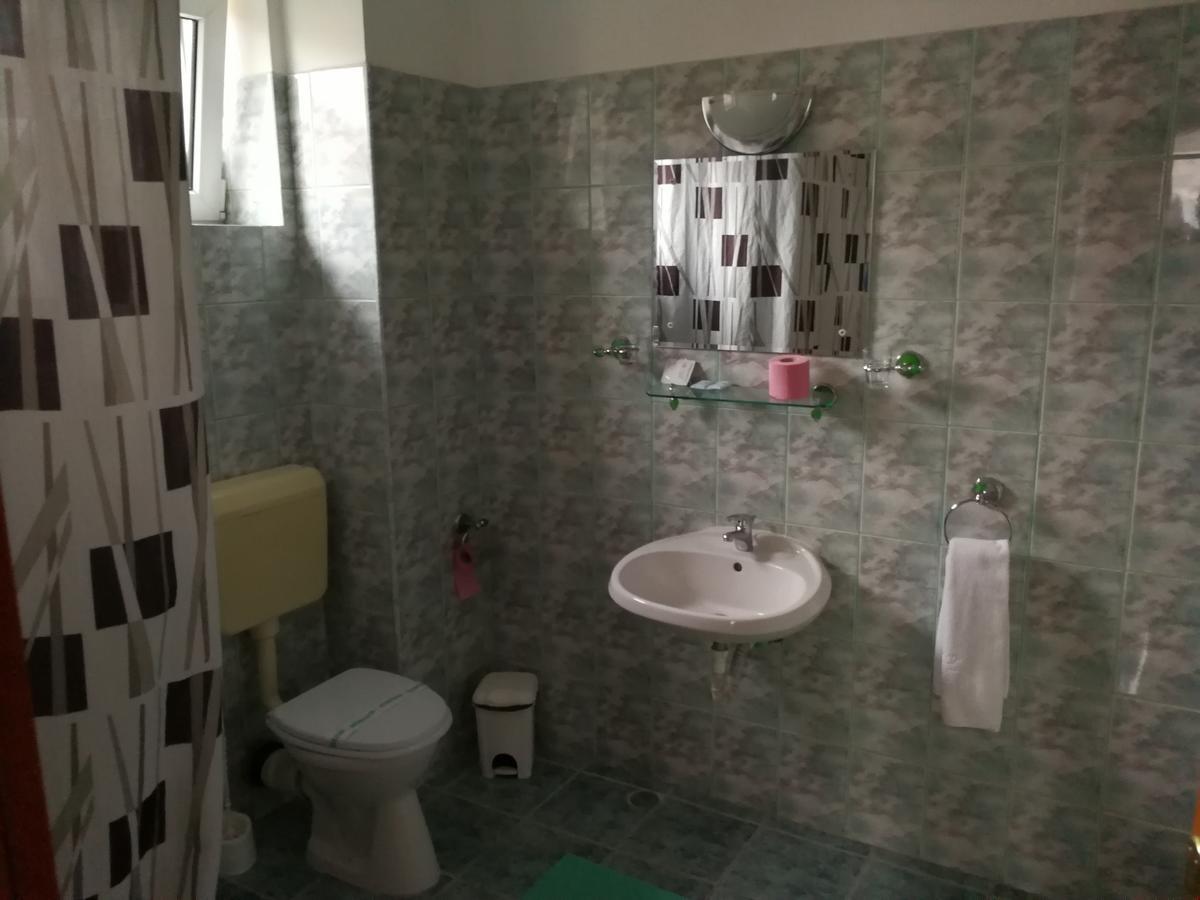 Hotel Lotus Arad Ngoại thất bức ảnh